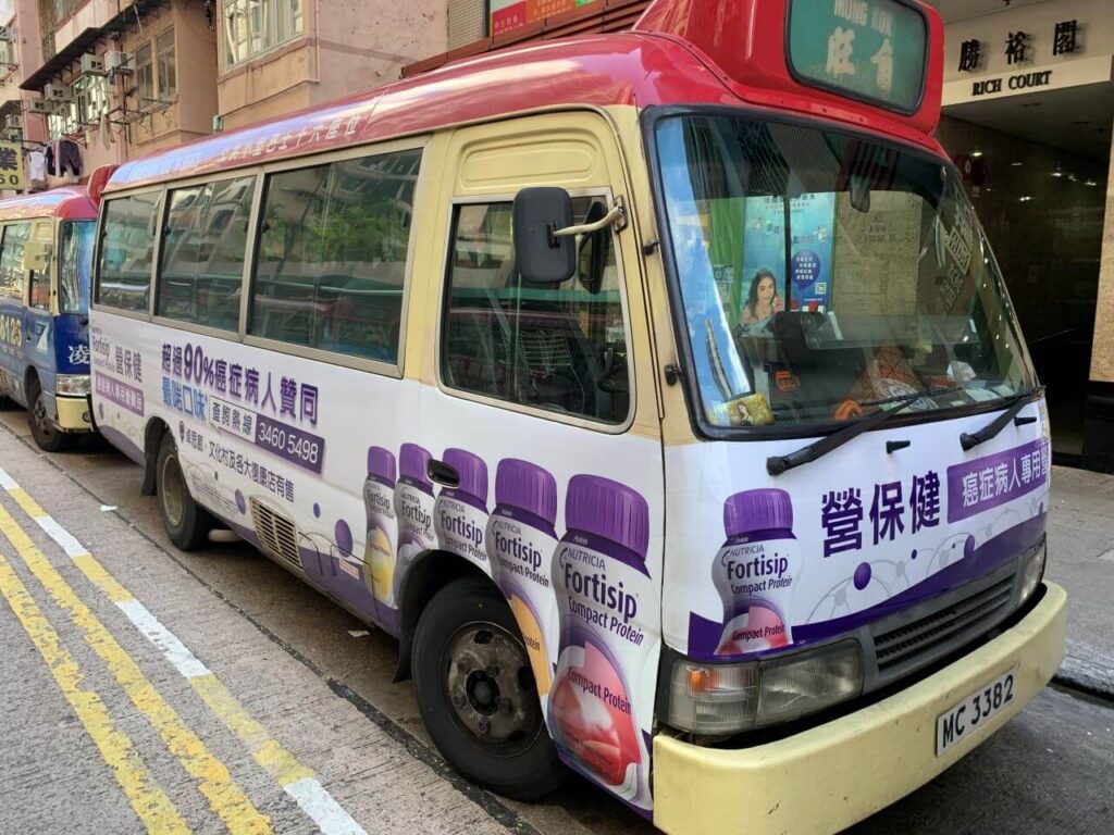 小巴車身廣告