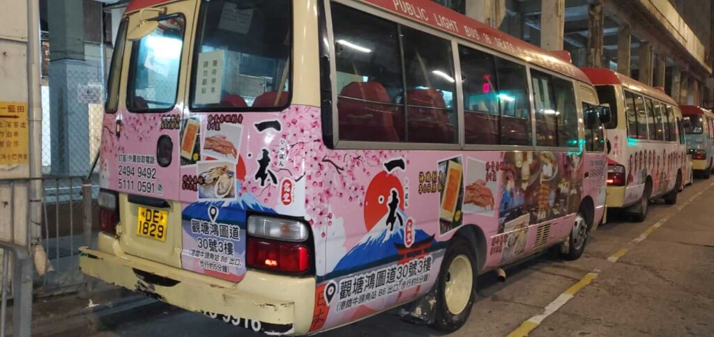 小巴車身廣告
