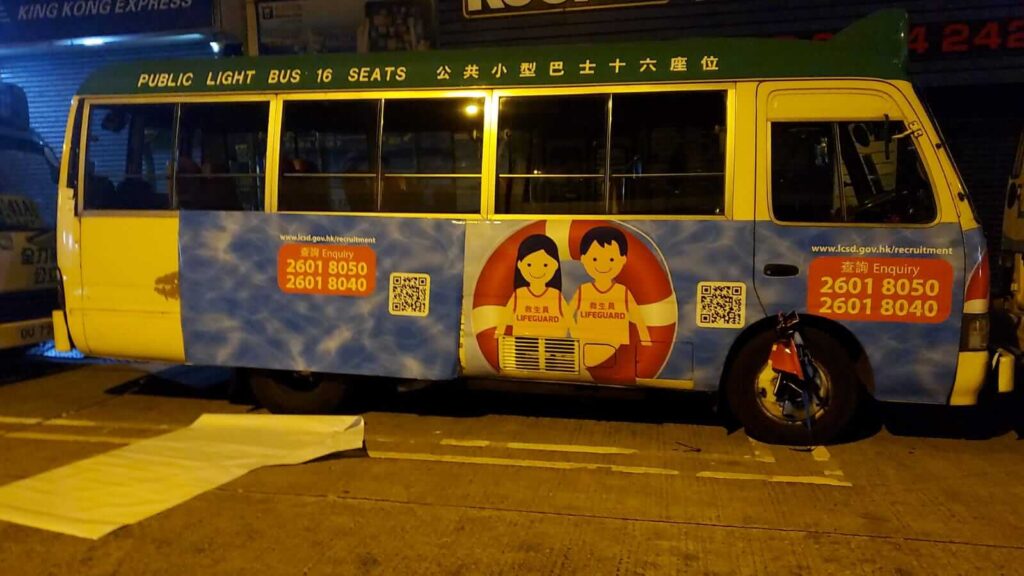 小巴車身廣告