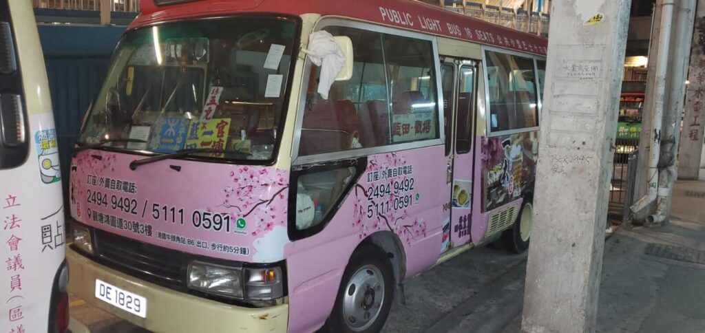 小巴車身廣告