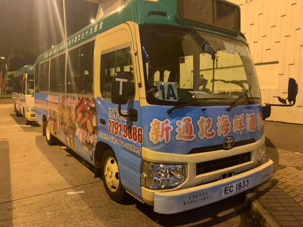 小巴車身廣告