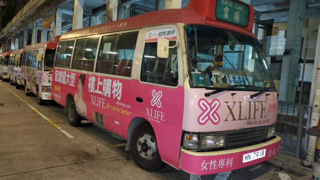 小巴車身廣告