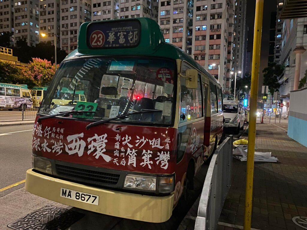 小巴車身廣告
