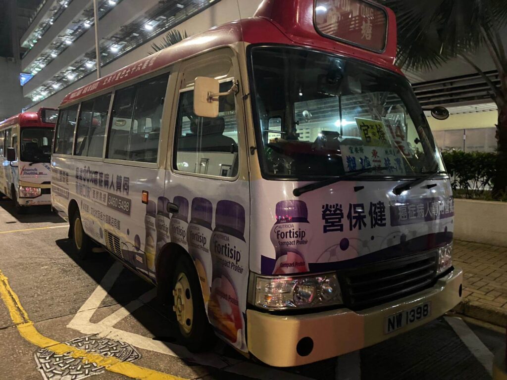 小巴車身廣告