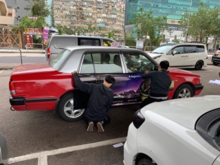 的士車身廣告